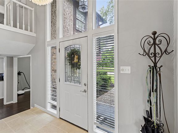 5th image of 2726 Camelot Dr