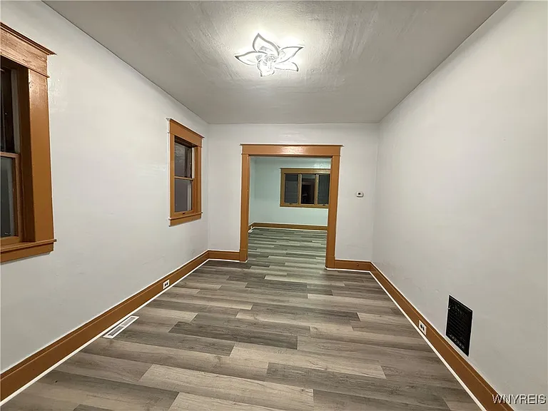 111 Dempster St — Photo 8
