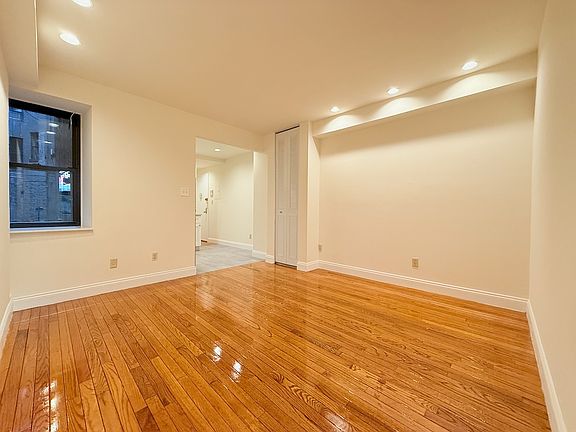 4th image of 362 Broome St APT Bw