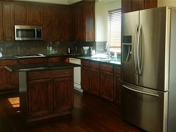 3rd image of 2409 Glenhaven Dr