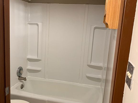 5th image of 4133 Laramie Ln APT 7