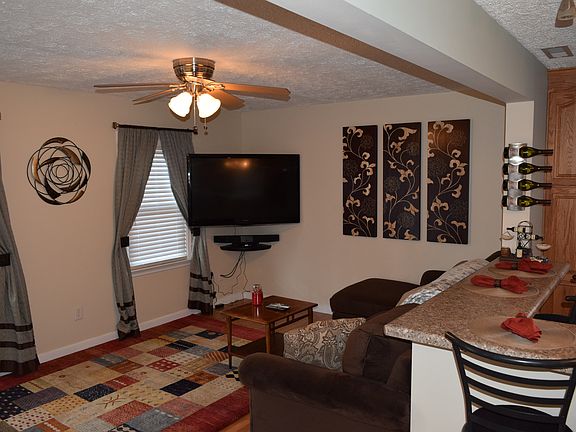 4th image of 7027 Hanna Dr