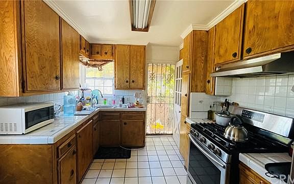 4th image of 2725 Baltic Ave
