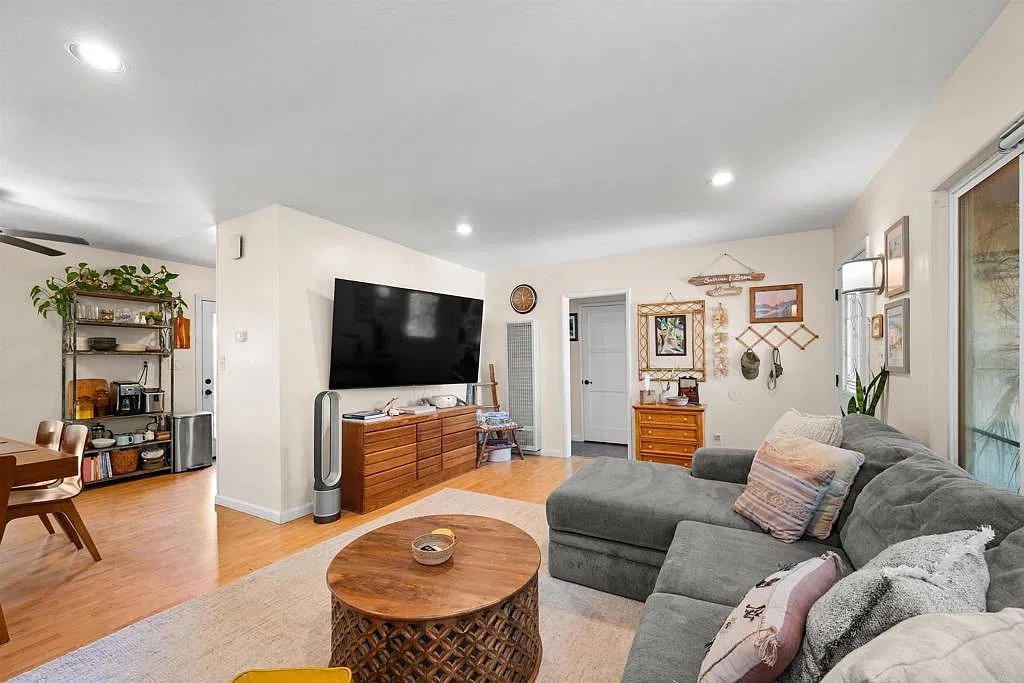 2 bed, 806 sqft, $3,800 — Photo 3