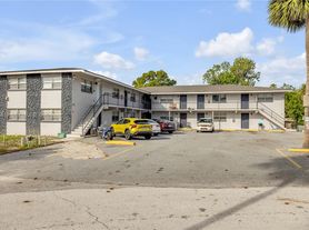 313 Country Club Oval, Daytona Beach, FL