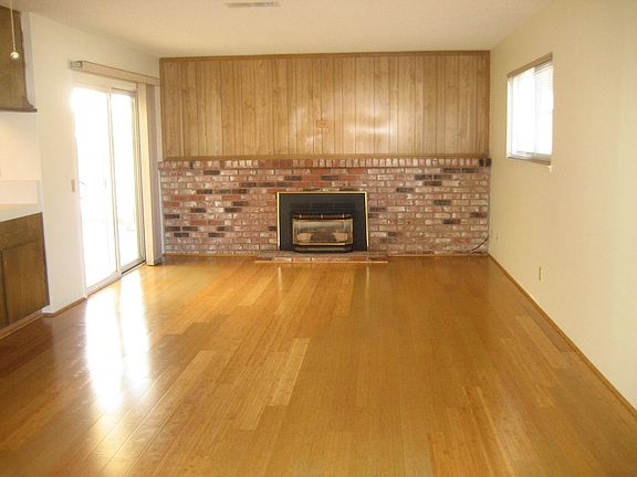 3rd image of 6575 Thames Dr