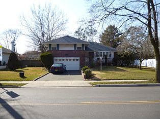 1st image of 621 Powells Ln