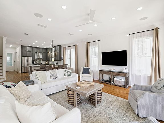 3rd image of 454 Beach Bike Way