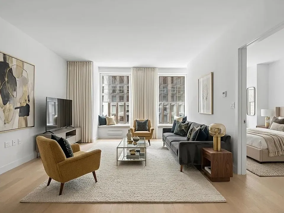 225 W 28th St #17CC