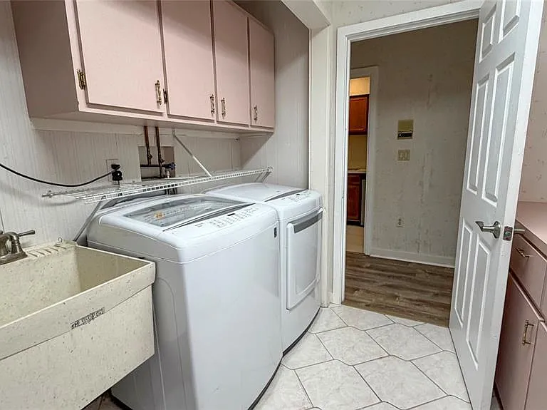 8445 Cessna Dr — Photo 38