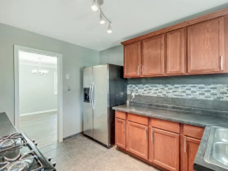 996 Fremont Ave — Photo 9