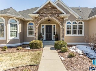 5400 S Sweetwater Pl, Sioux Falls, SD 57108