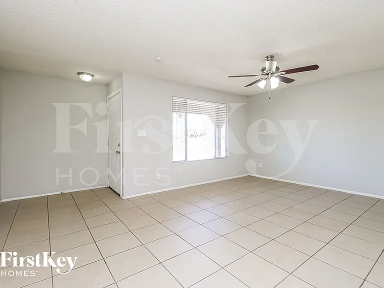 1918 E Watson Dr — Photo 3