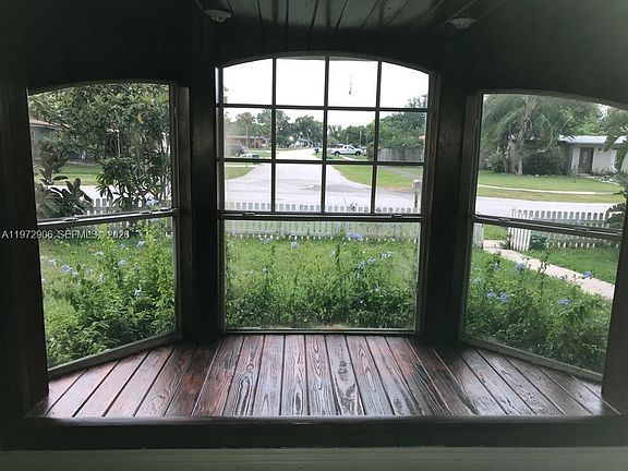 5th image of 1467 Renton St