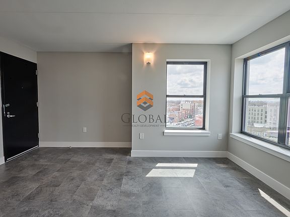 5th image of 2721 Colden Ave #B