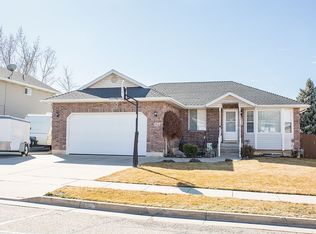 727 N Creekside Ln, Kaysville, UT 84037