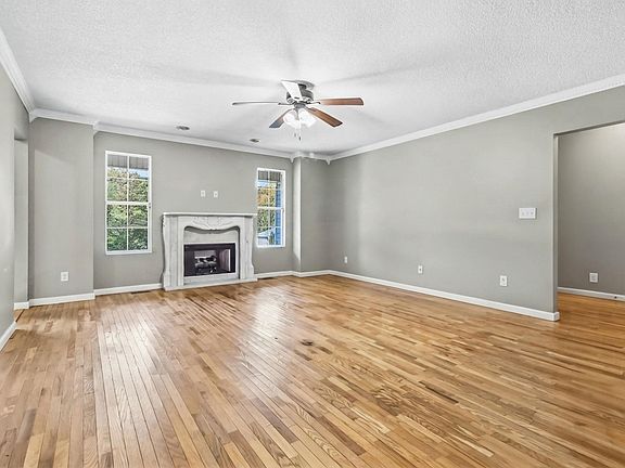 4th image of 221 Sandy Hills Ln