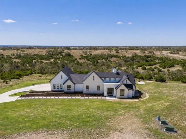 1051 N Cattlemans Crossing Dr, Kerrville, TX 78028