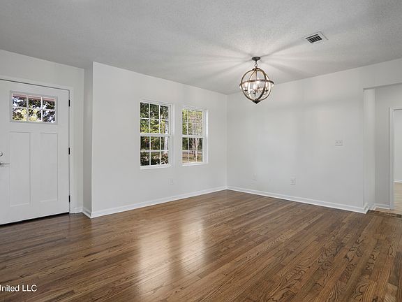 3rd image of 4608 Jefferson Ave