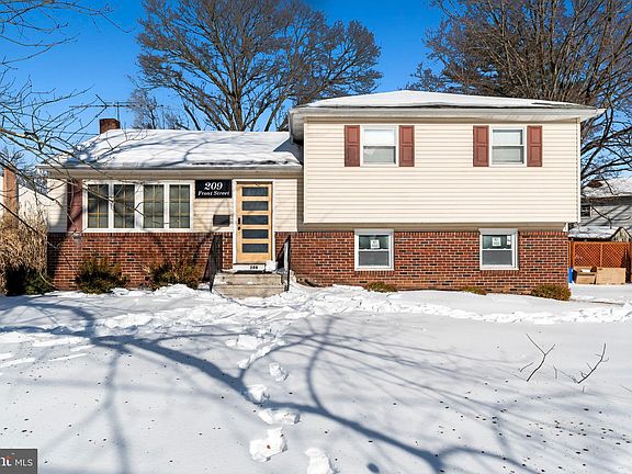 2nd image of 209 Front St