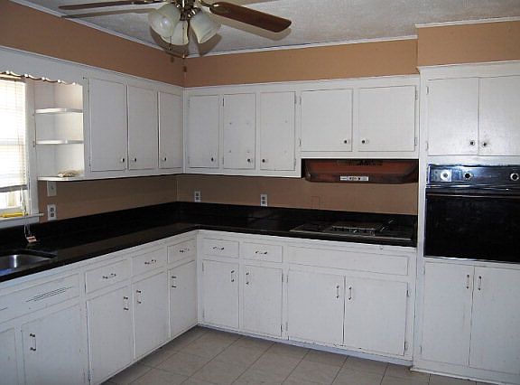 4th image of 831 Sunset Dr