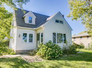 13 Hall Ln, Saint Paul, MN 55107
