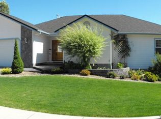 1685 NW Williamsburg Dr, Grants Pass, OR