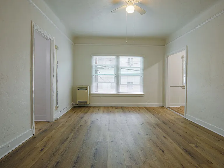Catalina Apartments — Photo 18
