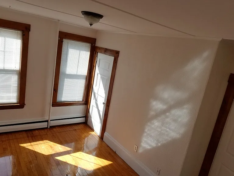 32 Railroad Ave #8 — Photo 4