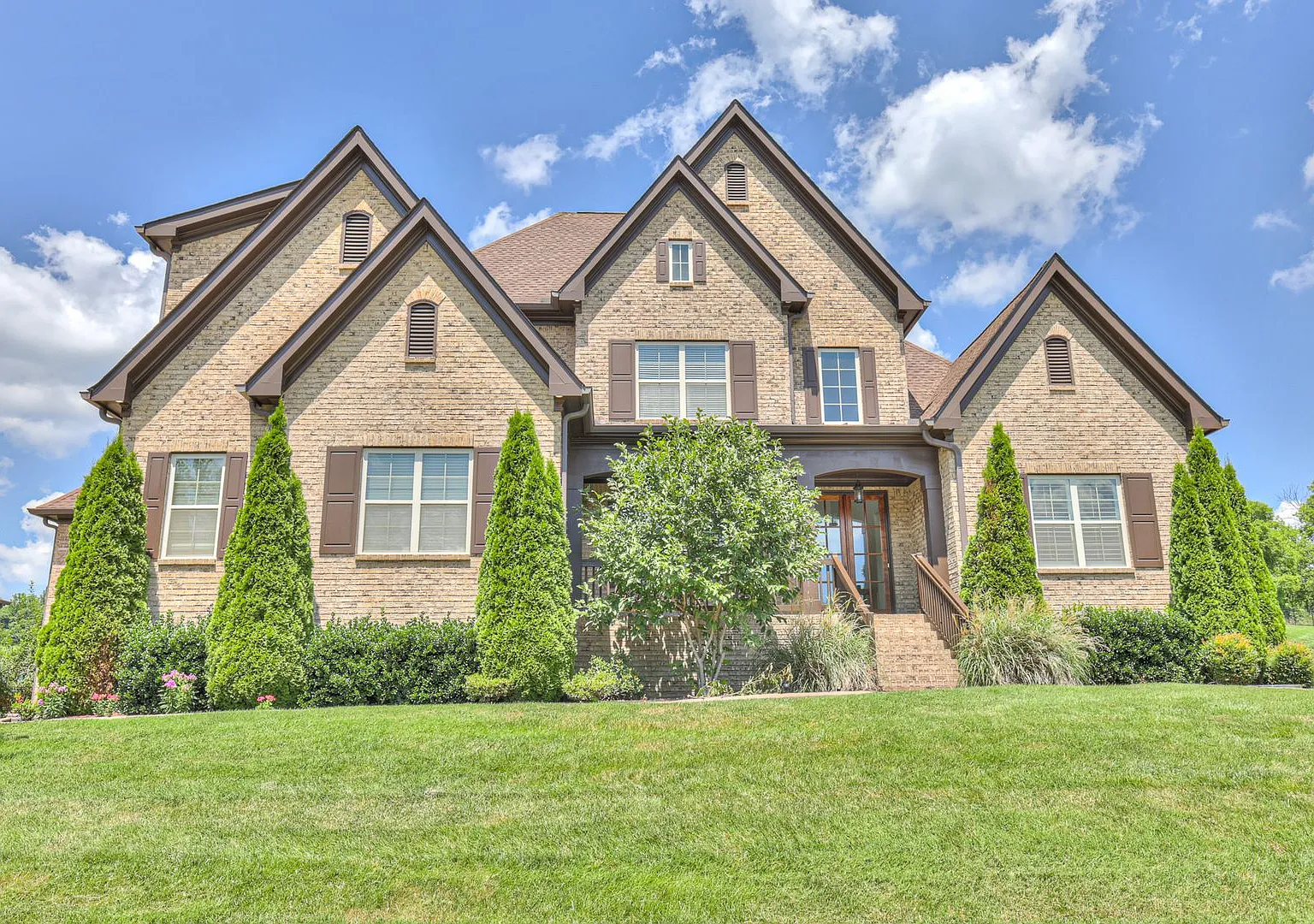 Beautiful 5BR Home in a great neighborhood — Photo 1