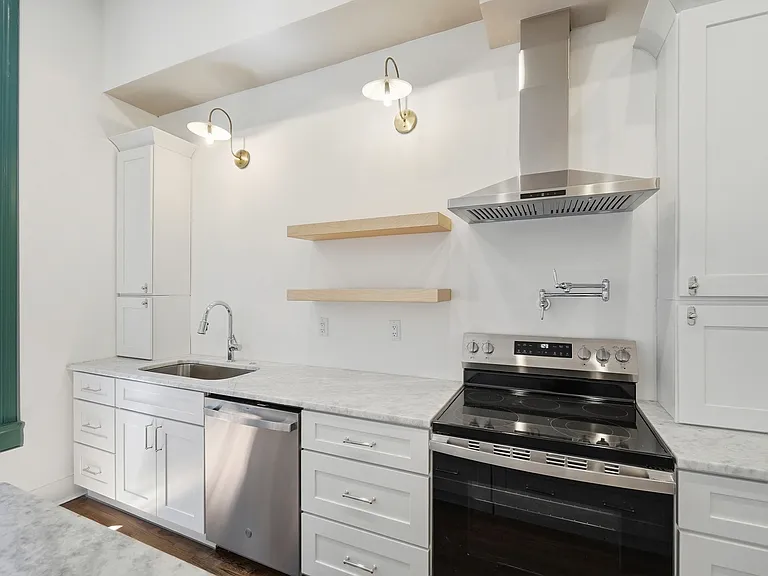 907 Main St #5 — Photo 11