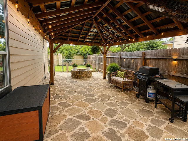 5 bed, 3.5 bath, 2490 sqft, $2,300 — Photo 3