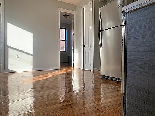 3rd image of 232 Meserole St APT 23