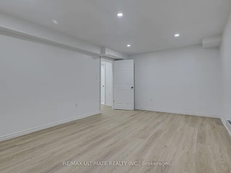 5 Bayswater Ave — Photo 35