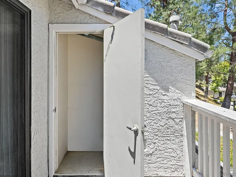 14996 Avenida Venusto #28 — Photo 22