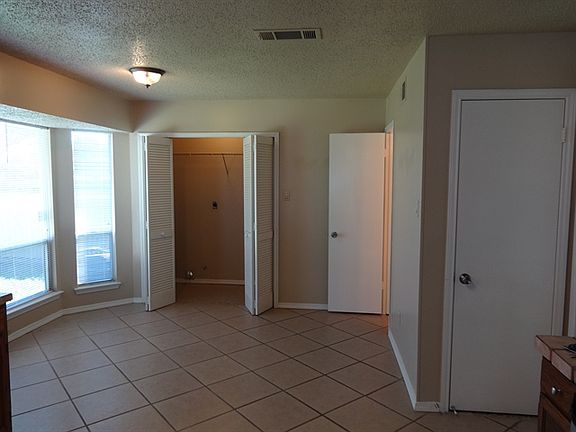 4th image of 3622 Pavillion Cir
