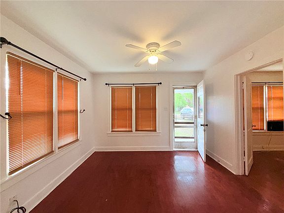 3rd image of 507 E Commons St