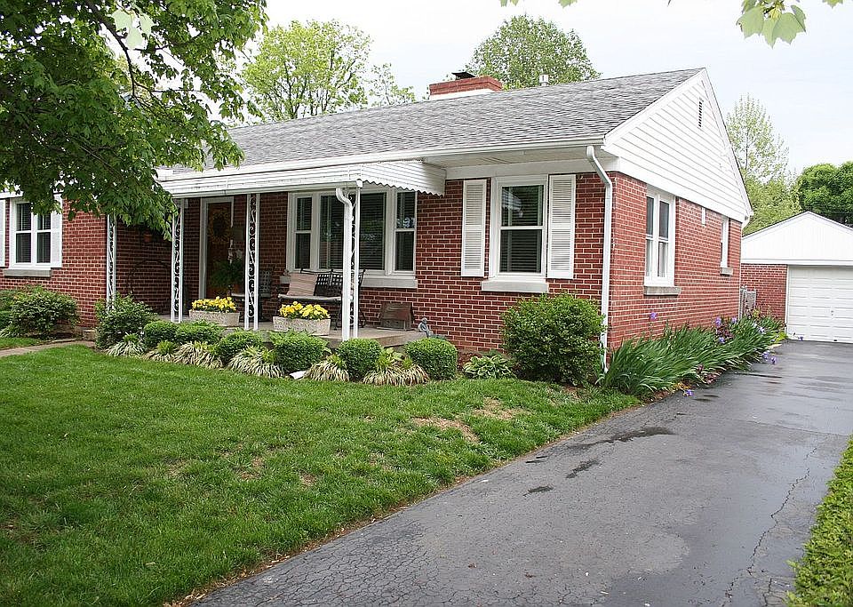 1st image of 206 E Vista St