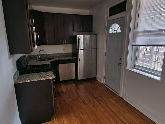 4th image of 2857 N Hamlin Ave APT 1