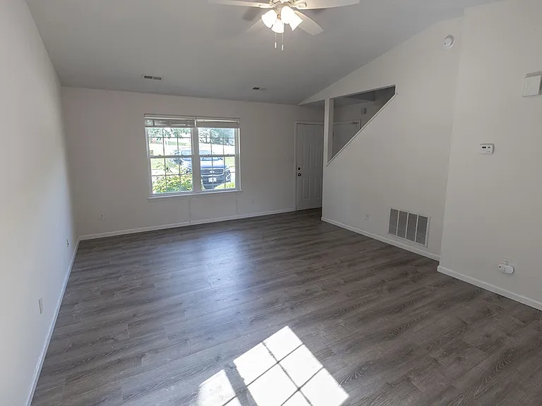 3310 E Saint Charles Rd — Photo 4