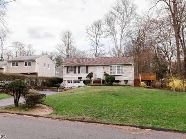 72 Walton Ave, Oakland Boro, NJ 07436