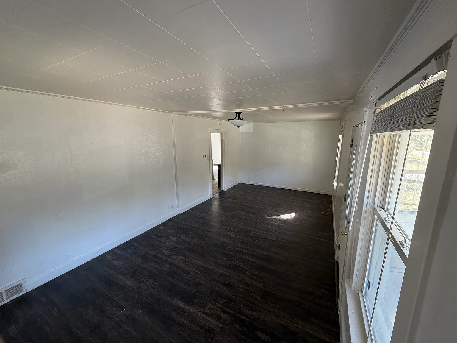 3 bed, 1296 sqft, $1,590 — Photo 4