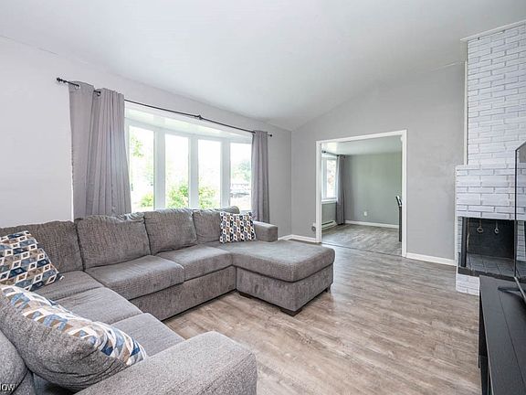 3rd image of 2455 Amberly Dr