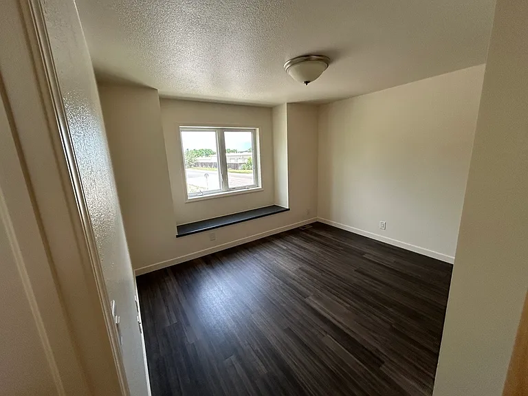 900 Avalon Ave — Photo 13