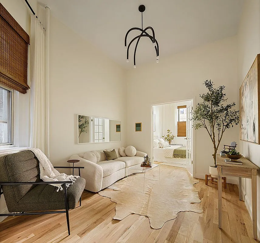 326 E 73rd St APT 1A photo 1