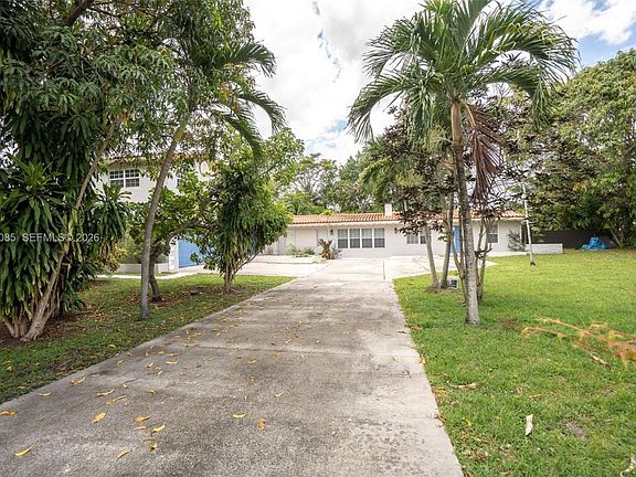 2nd image of 5613 Pierce St #2