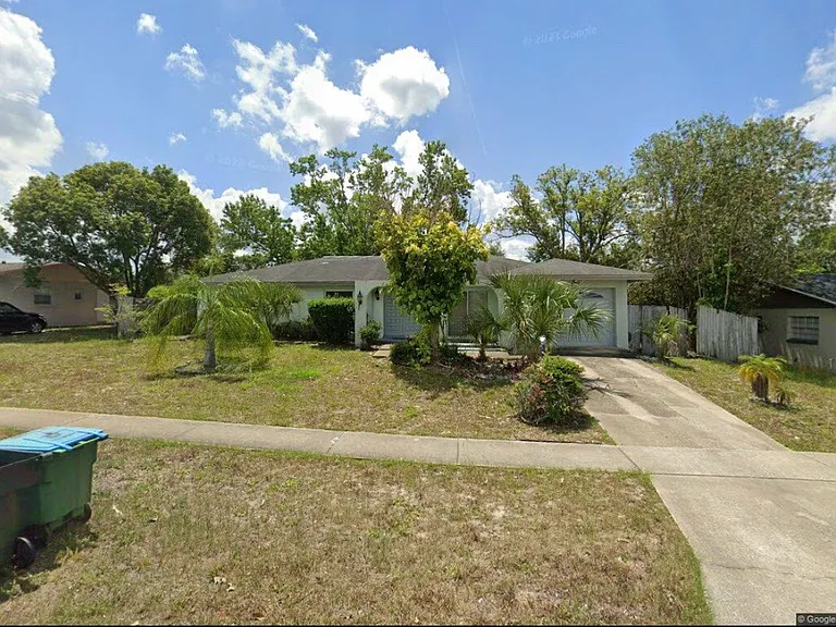 2325 E Dana Dr — Photo 2