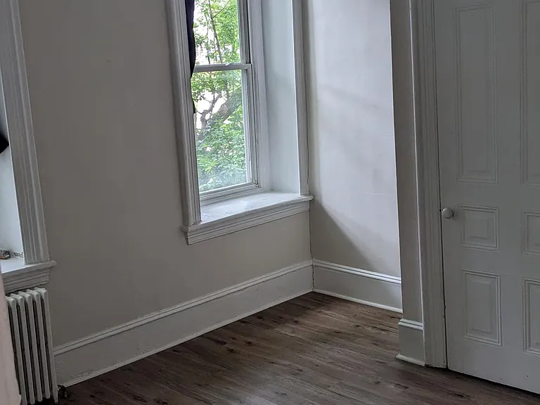 105 Rochelle Ave #2F — Photo 3