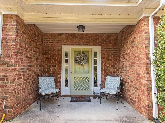3rd image of 1037 Tottenham Ct