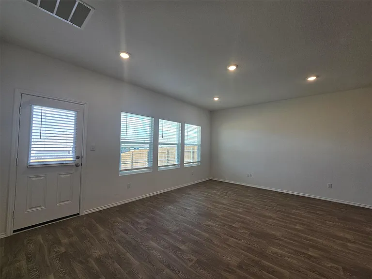 352 San Juan Trl — Photo 15